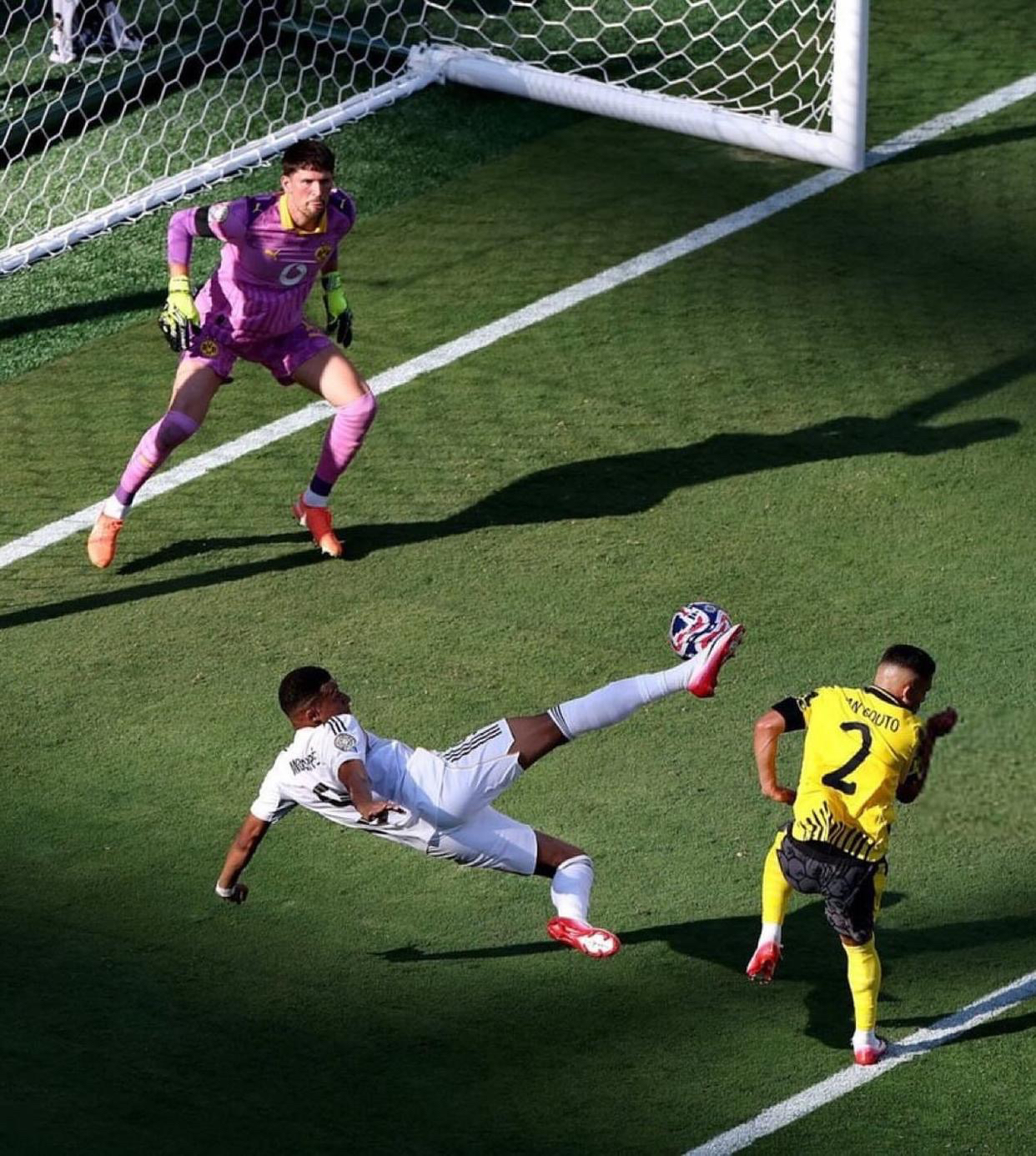 开元棋牌app-巴塞罗那前锋状态回勇，斩获关键球